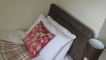 Standard Single Room, Ensuite (Room 11) | Individually decorated, iron/ironing board, free WiFi, bed sheets