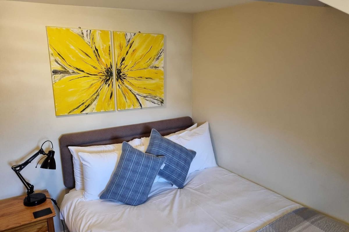 Double Room, Ensuite (Attic - Room 13) | Individually decorated, iron/ironing board, free WiFi, bed sheets