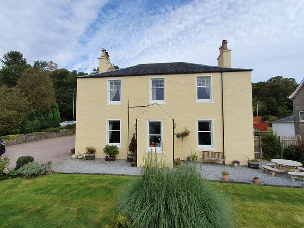 المنشأة من الخارج