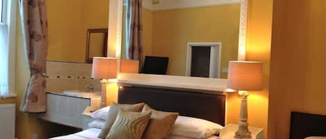 Doppelzimmer (With Private Bathroom)