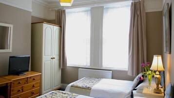 Twin Room (With Private Bathroom) | Iron/ironing board (on request), WiFi (free), bed sheets