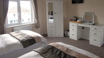 Twin Room, Ensuite (Crinnis) | Free WiFi