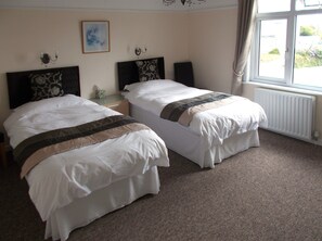 Twin Room, Ensuite (Crinnis)