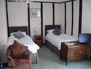 Quadruple Room, Ensuite - Ostrich Inn (King's Lynn)