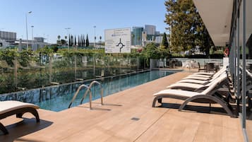 Innenpool, Außenpool (je nach Saison geöffnet)