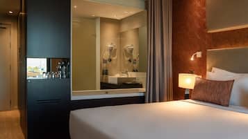 Premium Room | Minibar, in-room safe, desk, soundproofing