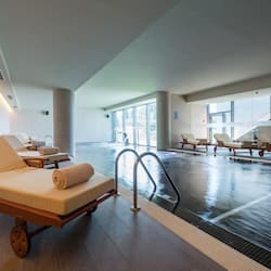 Piscine couverte, piscine extérieure (ouverte en saison)