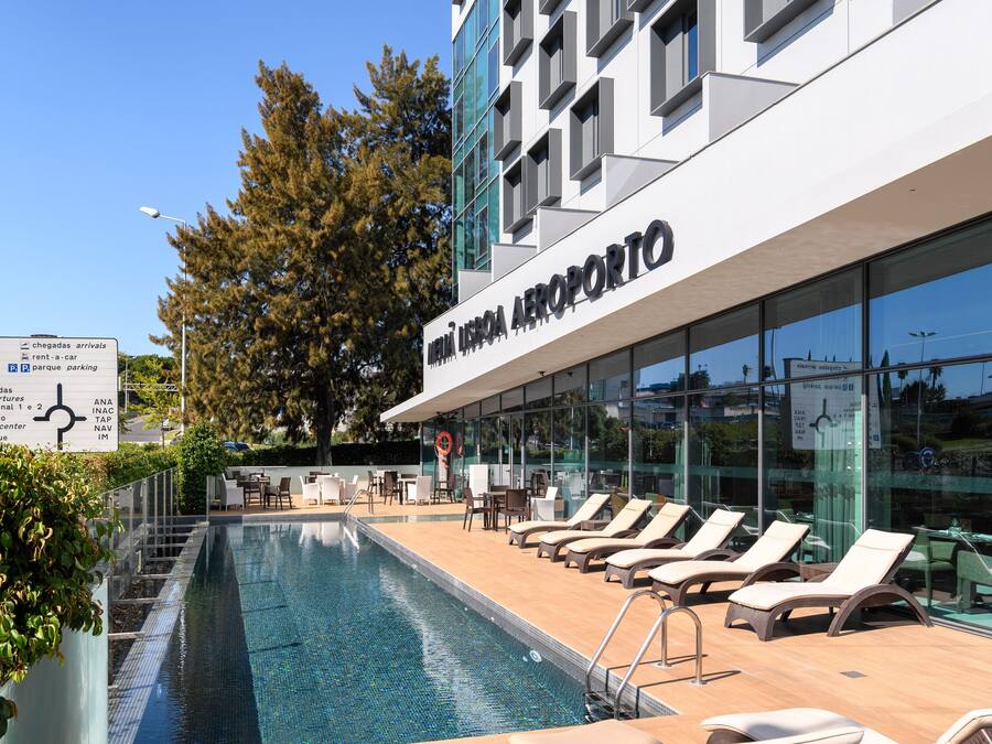 Piscine couverte, piscine extérieure (ouverte en saison)