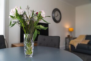 Twin Room, Ensuite | Lounge - Beachmount Holiday Apartments (Colwyn Bay)