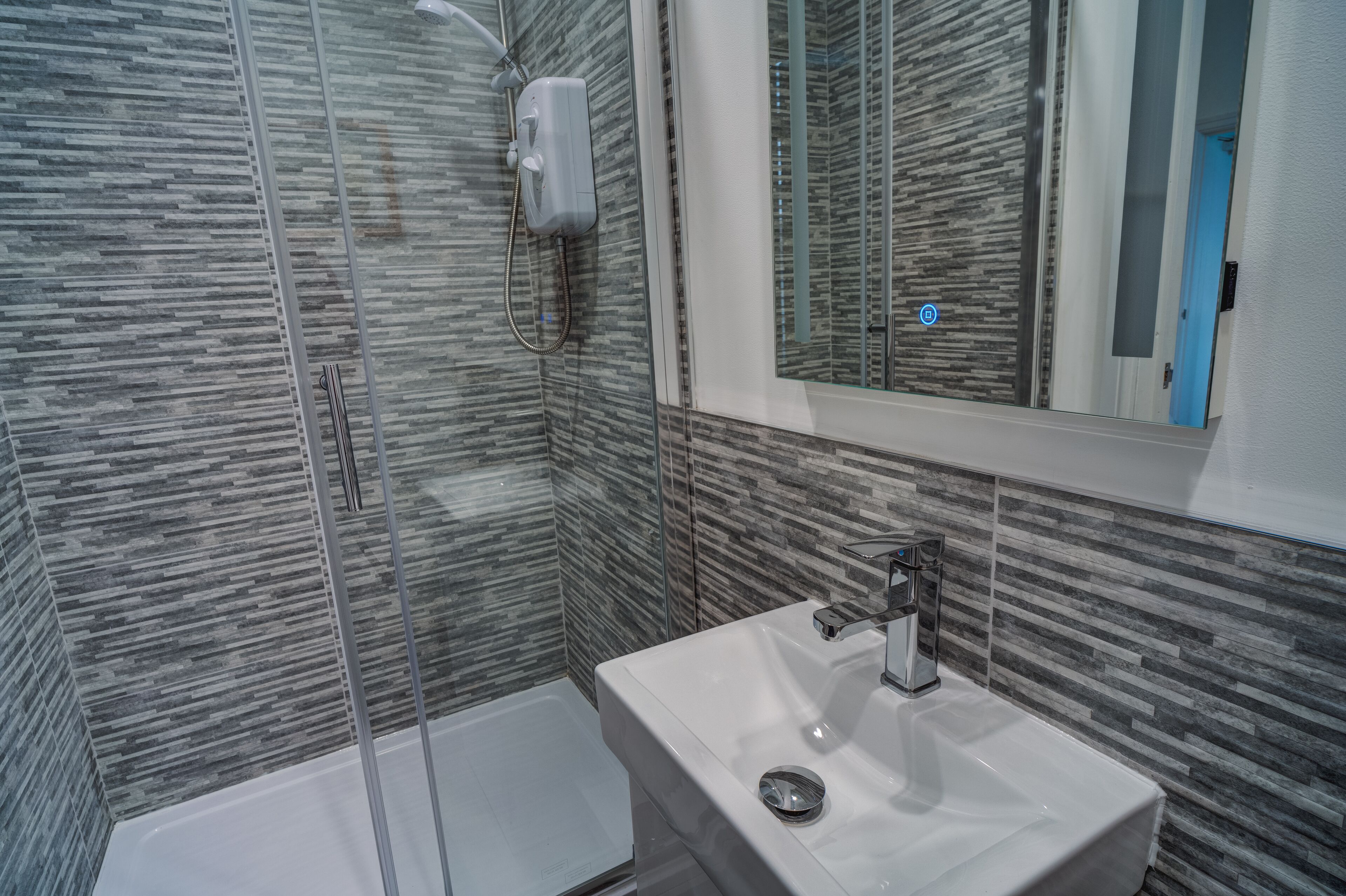 Twin Room, Ensuite, Partial Sea View | Bathroom