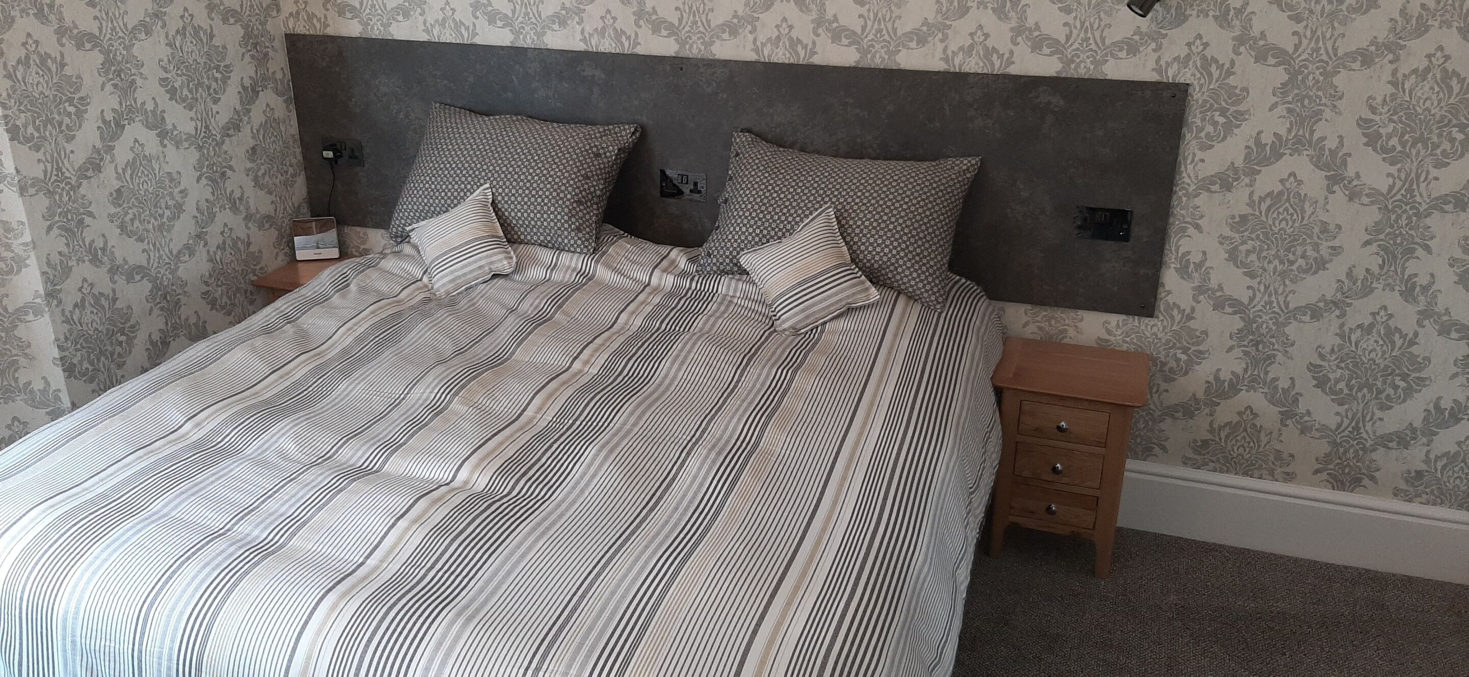 Twin Room, Ensuite (or Large Superior King)