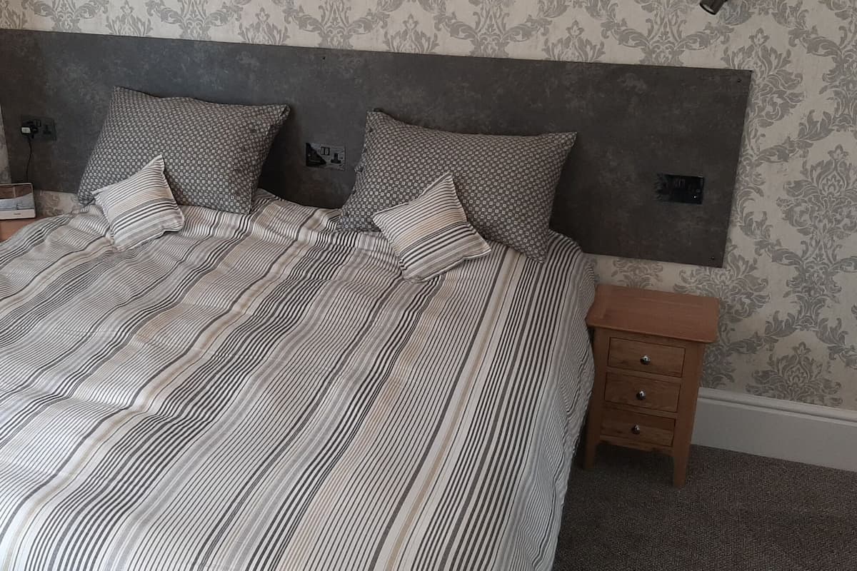 Twin kamer, en-suite badkamer (or Large Superior King) | Individueel gedecoreerd, gratis wifi