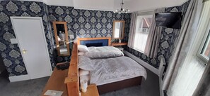 Tweepersoonskamer, en-suite badkamer ( Large Super King) | Individueel gedecoreerd, gratis wifi