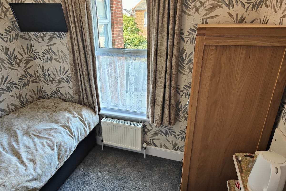 Eenpersoonskamer, en-suite badkamer | Individueel gedecoreerd, gratis wifi