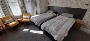 双床房, 独立浴室 (or Large Superior King)