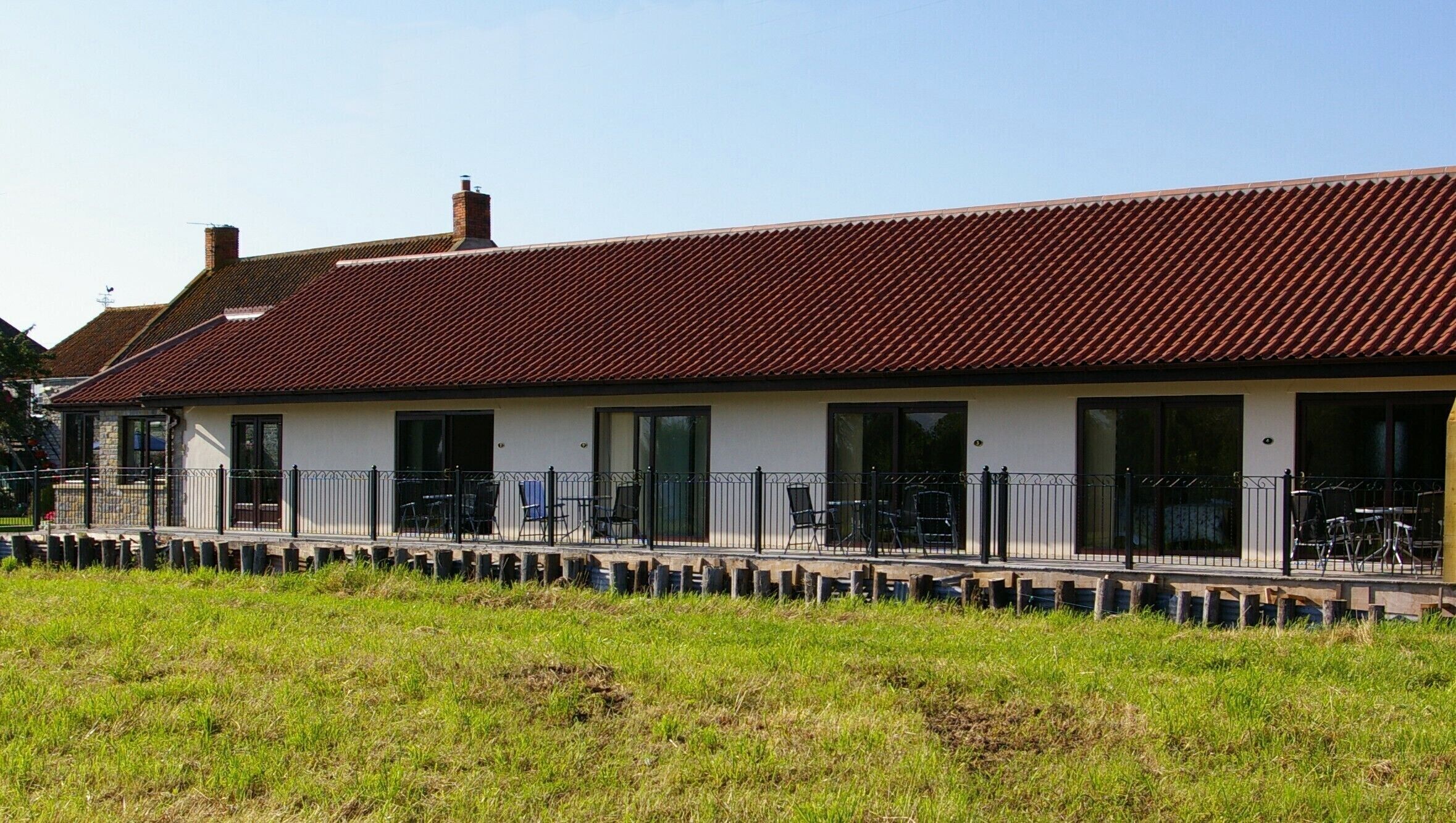 Phòng 3 tiện nghi đơn giản, phù hợp cho người khuyết tật (Riverside) | Ngoại thất