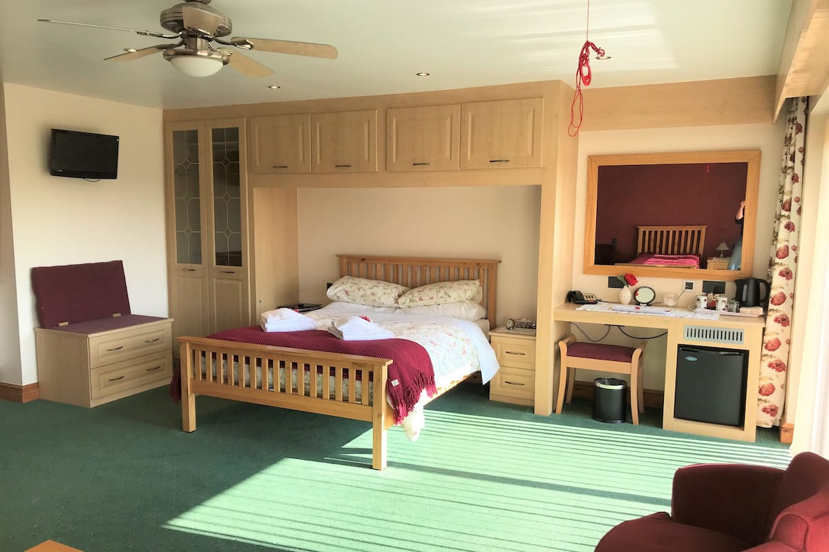 Superior Quadruple Room, Accessible (Riverside) | 1 bedroom, hypo-allergenic bedding, free WiFi, bed sheets