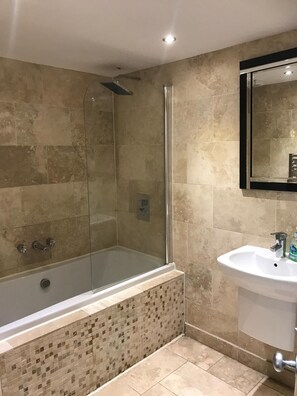 Bathroom - Ellison Hall (Hebburn)