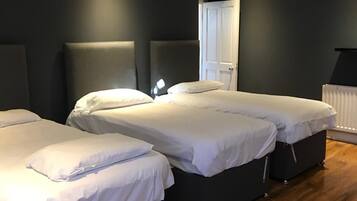 Cottage, Ensuite (3 Bedrooms for up to 10) | 1 bedroom