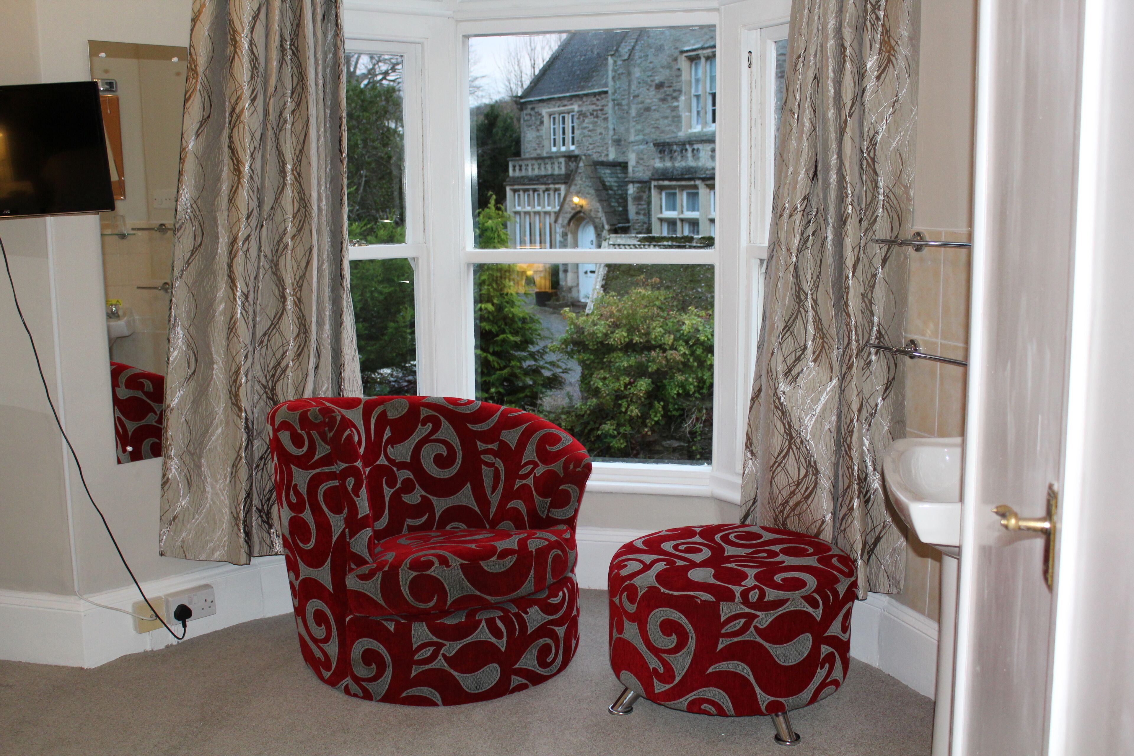 Individually furnished, iron/ironing board, free cribs/infant beds