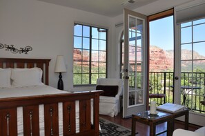 Mariposa - 1 King Bed, 1 Sofa, Balcony, Mountain View | Premium bedding, individually decorated, individually furnished - The Penrose Bed and Breakfast (Sedona)