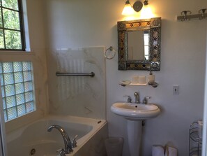 Kokopelli - 1 Queen Bed, 1 Sleeper Sofa, Balcony, Whirlpool Tub, Mountain View | Bathroom | Shower, free toiletries, hair dryer, bathrobes - The Penrose Bed and Breakfast (Sedona)