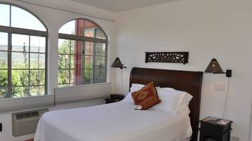 Yavapai - 1 Queen Bed, Terrace, Whirlpool Tub, Mountain View | Premium bedding, individually decorated, individually furnished