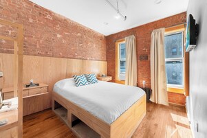 Exclusive Double Room, 1 Queen Bed, Shared Bathroom | Egyptian cotton sheets, premium bedding, down comforters, desk