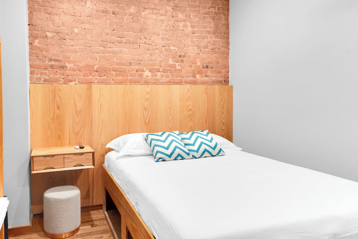 Deluxe Double Room, 1 Double Bed, Shared Bathroom | Egyptian cotton sheets, premium bedding, down comforters, desk