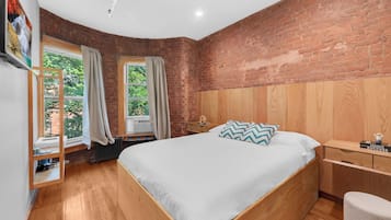 Exclusive Double Room, 1 Queen Bed, Shared Bathroom | Egyptian cotton sheets, premium bedding, down comforters, desk