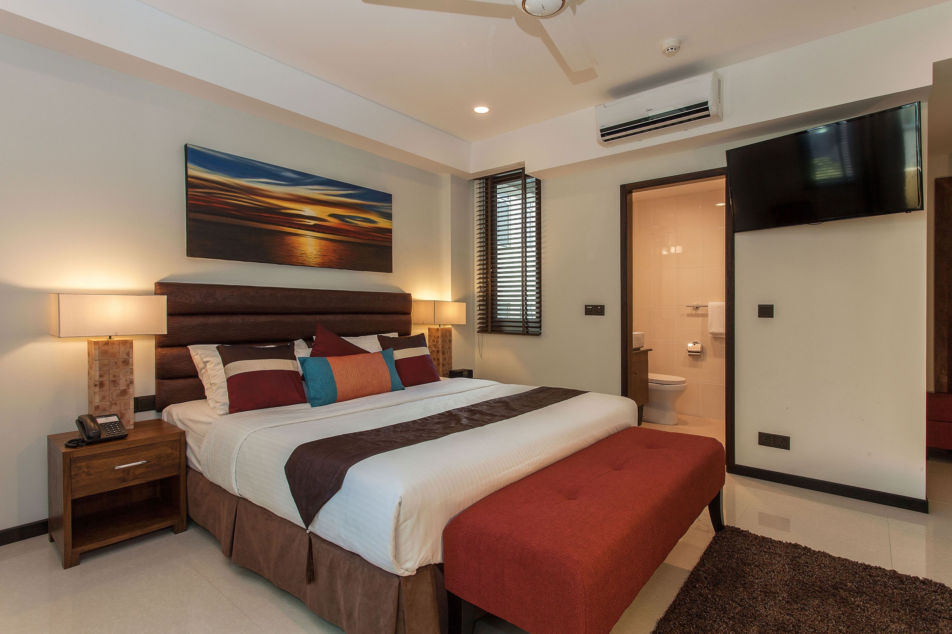 Premier Business Suite Room (Free Return Airport Transfer, 10% off on F&B and Complimentary) | Egyptian cotton sheets, premium bedding, down comforters