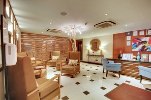 Lobby sitting area - The Somerset Hotel (Malé)
