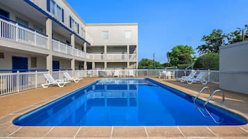 Seasonal outdoor pool, open 9:00 AM to 10:00 PM, pool loungers
