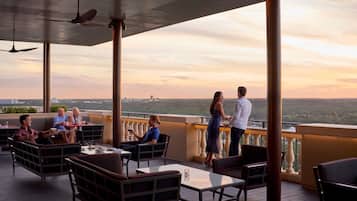 5 restaurants, breakfast, lunch, dinner served; Spanish cuisine
