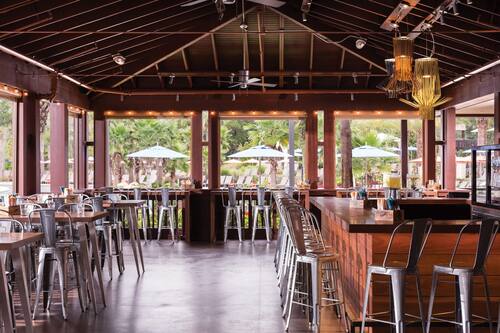 5 restaurants; breakfast, lunch, and dinner served
