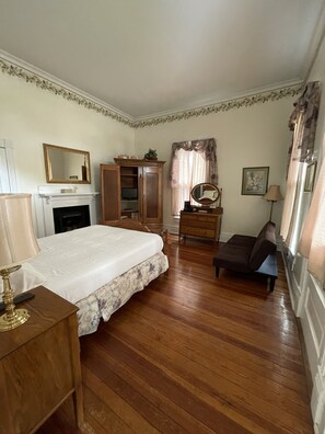 標準客房, 1 張特大雙人床 (Fireside Room) | 客房景觀