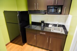 Fridge, microwave - Studio 6 Cypress, CA (Cypress)