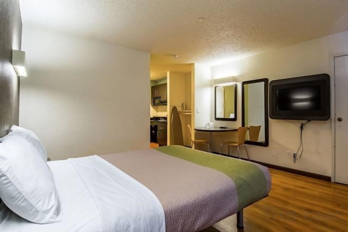 King Room With Kitchen-Non-Smoking