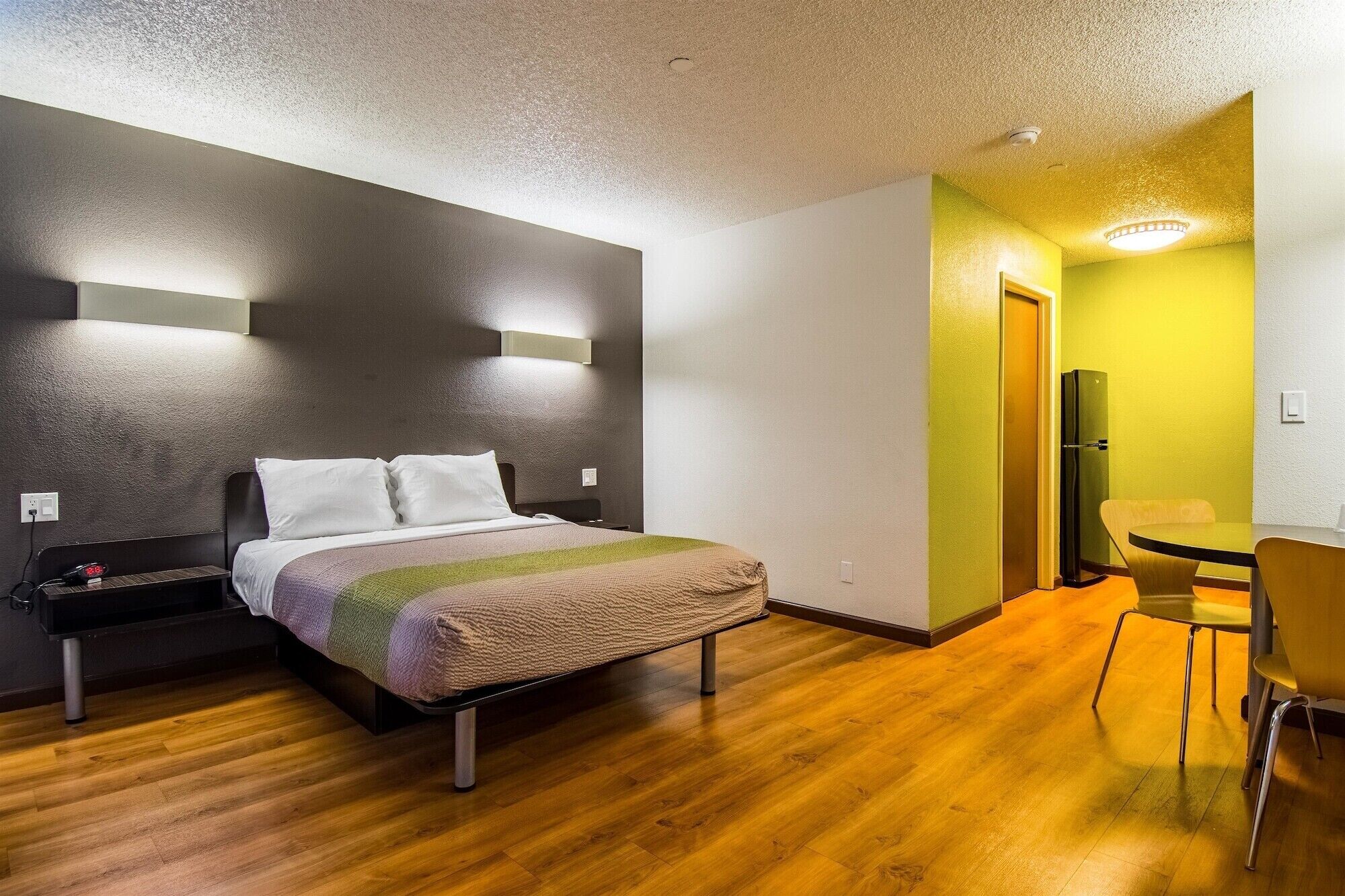 Standardrum - 1 queensize-säng - tillgänglighetsanpassat - icke-rökare | Skrivbord, strykjärn/strykbräda, gratis wi-fi och sängkläder
