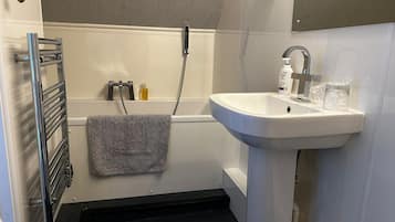 Superior Single Room, Ensuite (Single Suite) | Bathroom | Hair dryer, towels