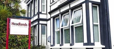 숙박 시설 정면