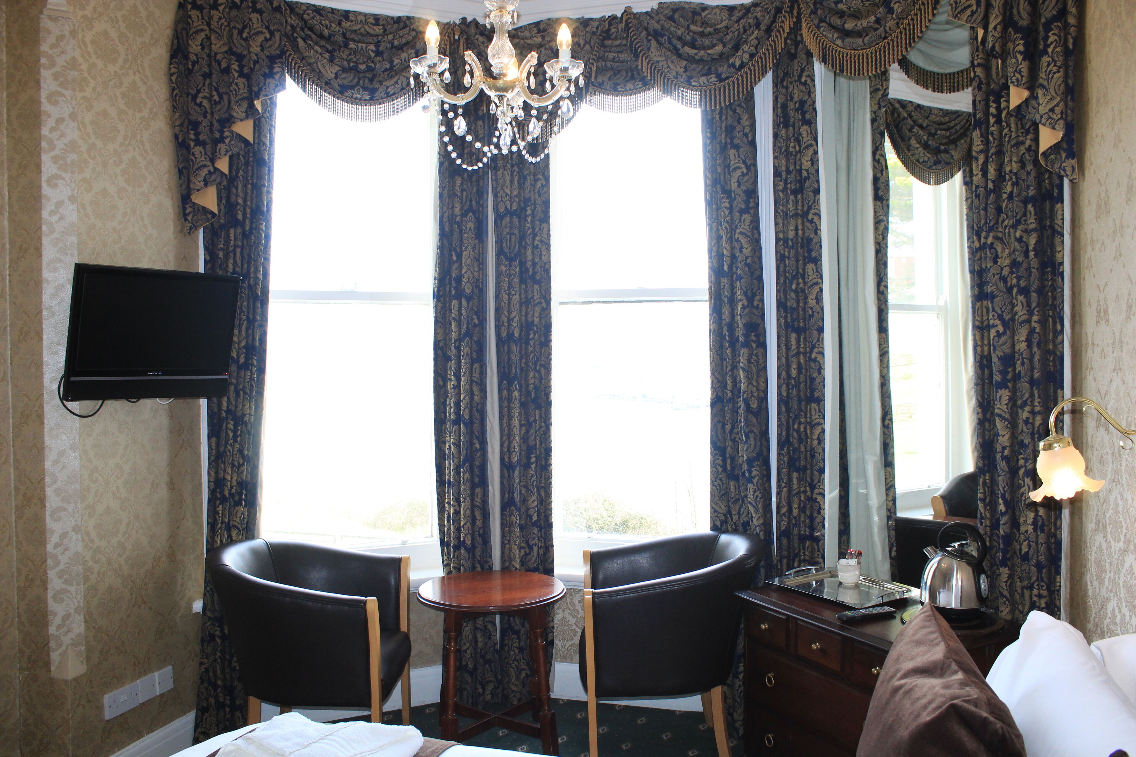 Standard Double Room, Sea View | Iron/ironing board, free cribs/infant beds, free WiFi, bed sheets