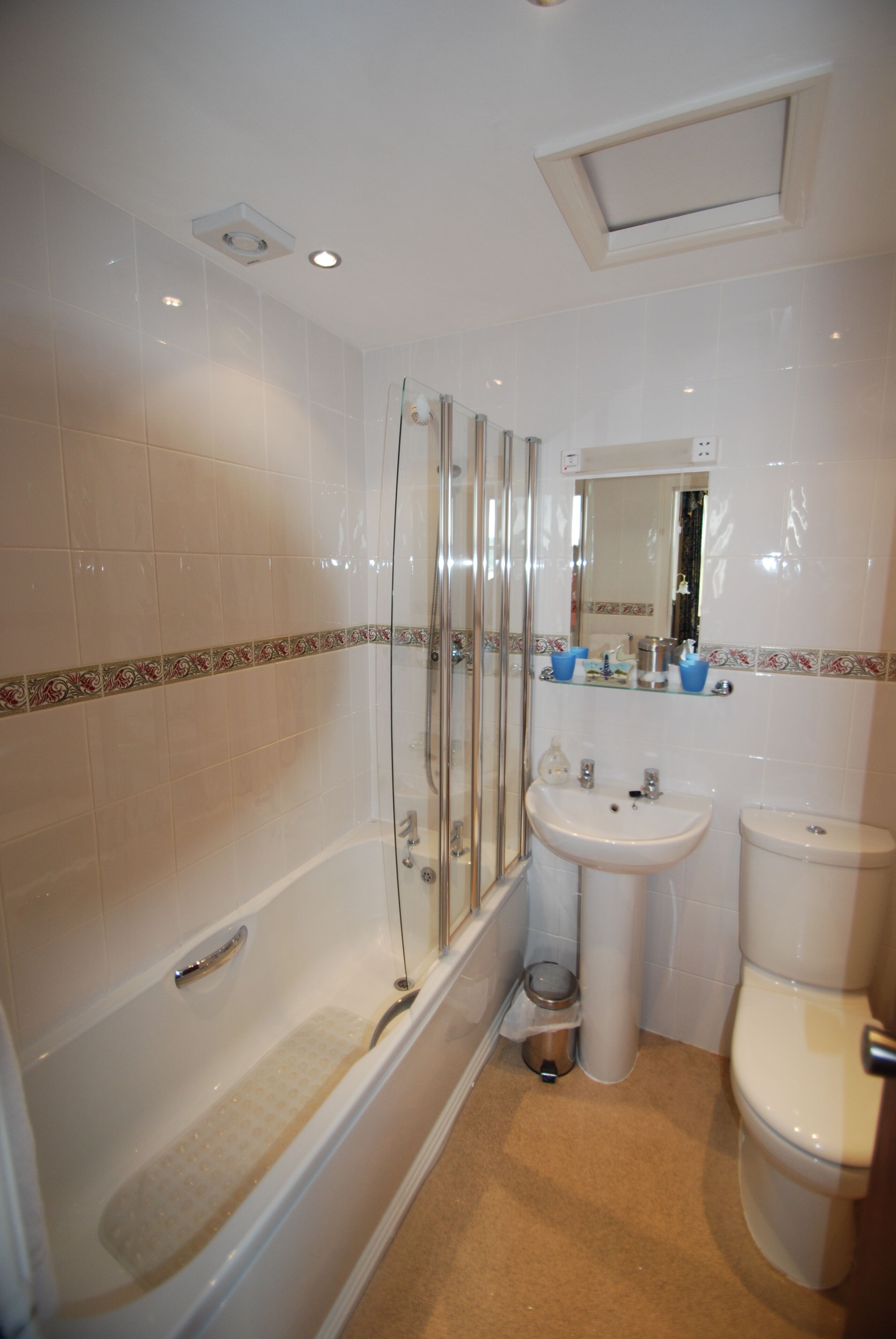 standard double room, sea view | bathroom | free toiletries, hair dryer, towels