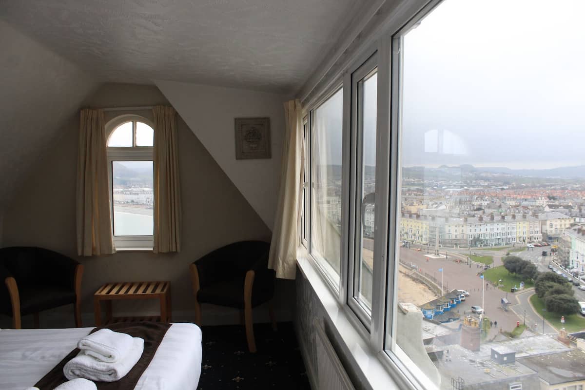 standard double room, sea view | iron/ironing board, free cots/infant beds, free wifi, bed sheets