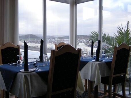 Headlands Hotel - Image 2