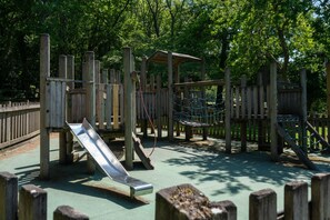 Área de juegos infantiles al aire libre