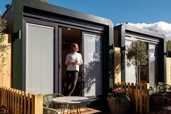 Classic Cabin | Premium bedding, desk, iron/ironing board, free WiFi