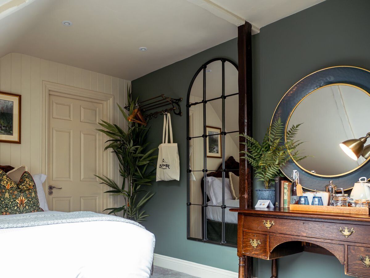 Classic Double Room, Ensuite | Premium bedding, desk, iron/ironing board, free WiFi