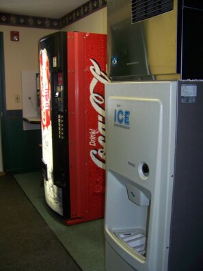 Hallway - Briarcliff Motel (North Conway)
