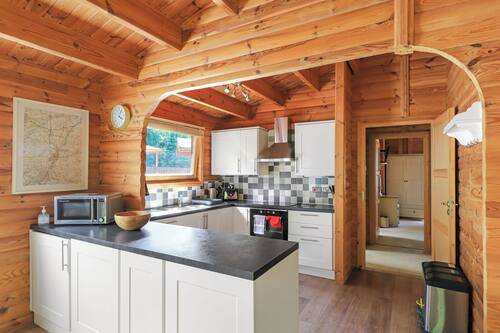 2 Bedroom Lodge with Hot TUB | Private kitchen | Full-sized fridge, microwave, oven, stovetop